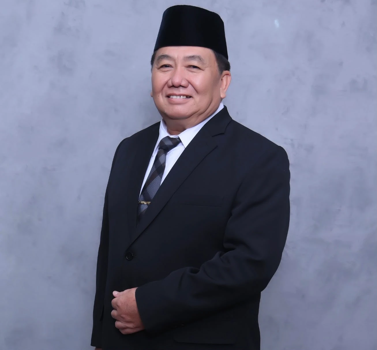 Dr. Achmadi, M.Si